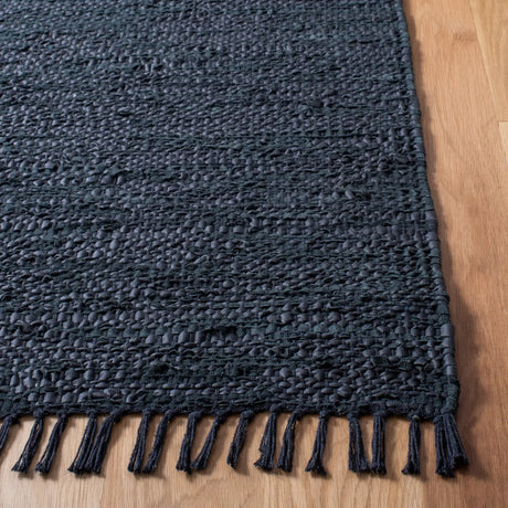 Safavieh Vintage Leather 4'-0" x 6'-0" Rug in Black