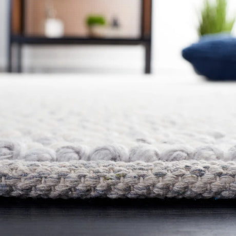 Safavieh Natura 4'-0" x 6'-0" Rug in Ivory / Light Grey