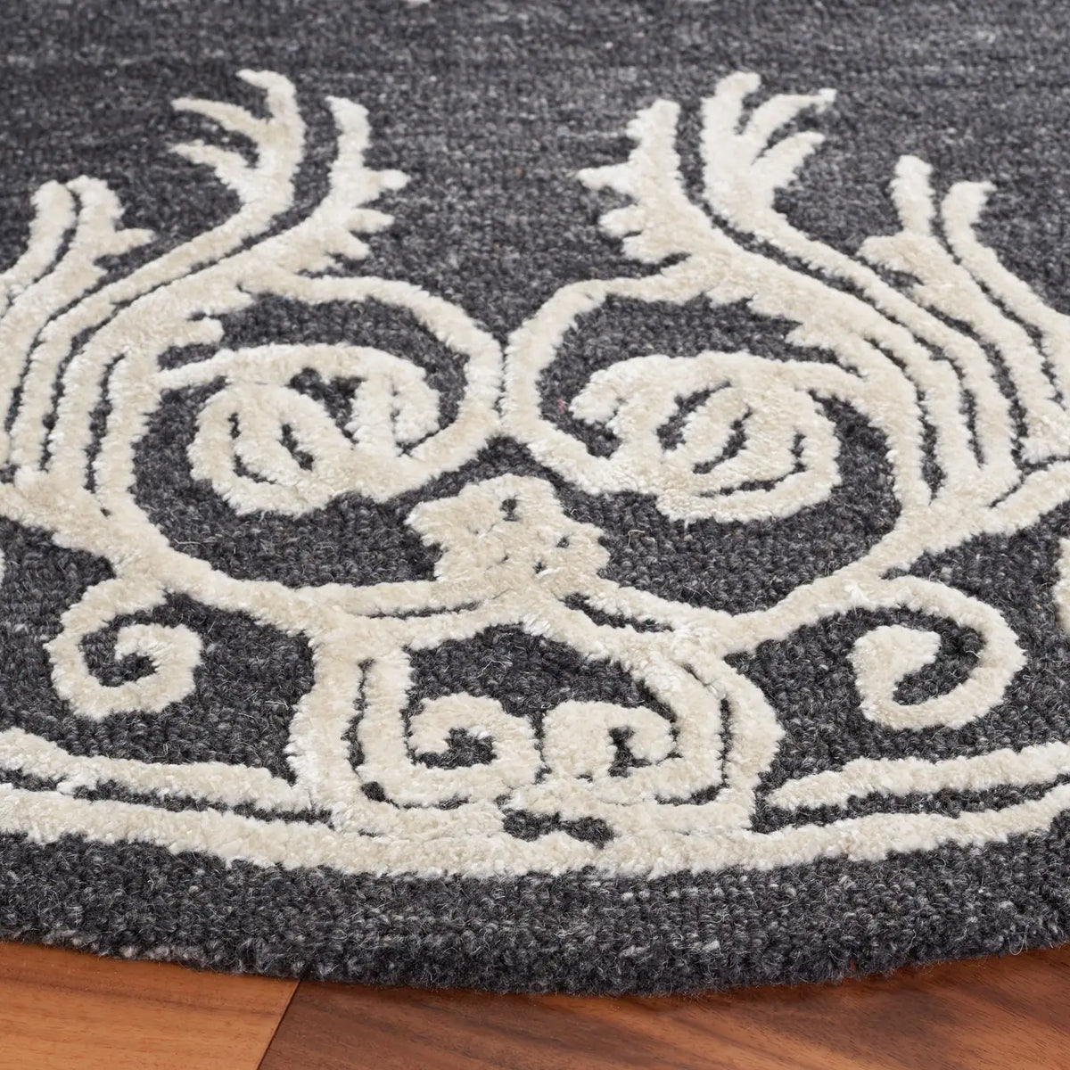 Safavieh Glamour 6'-0" x 6'-0" Rug in Black / Ivory