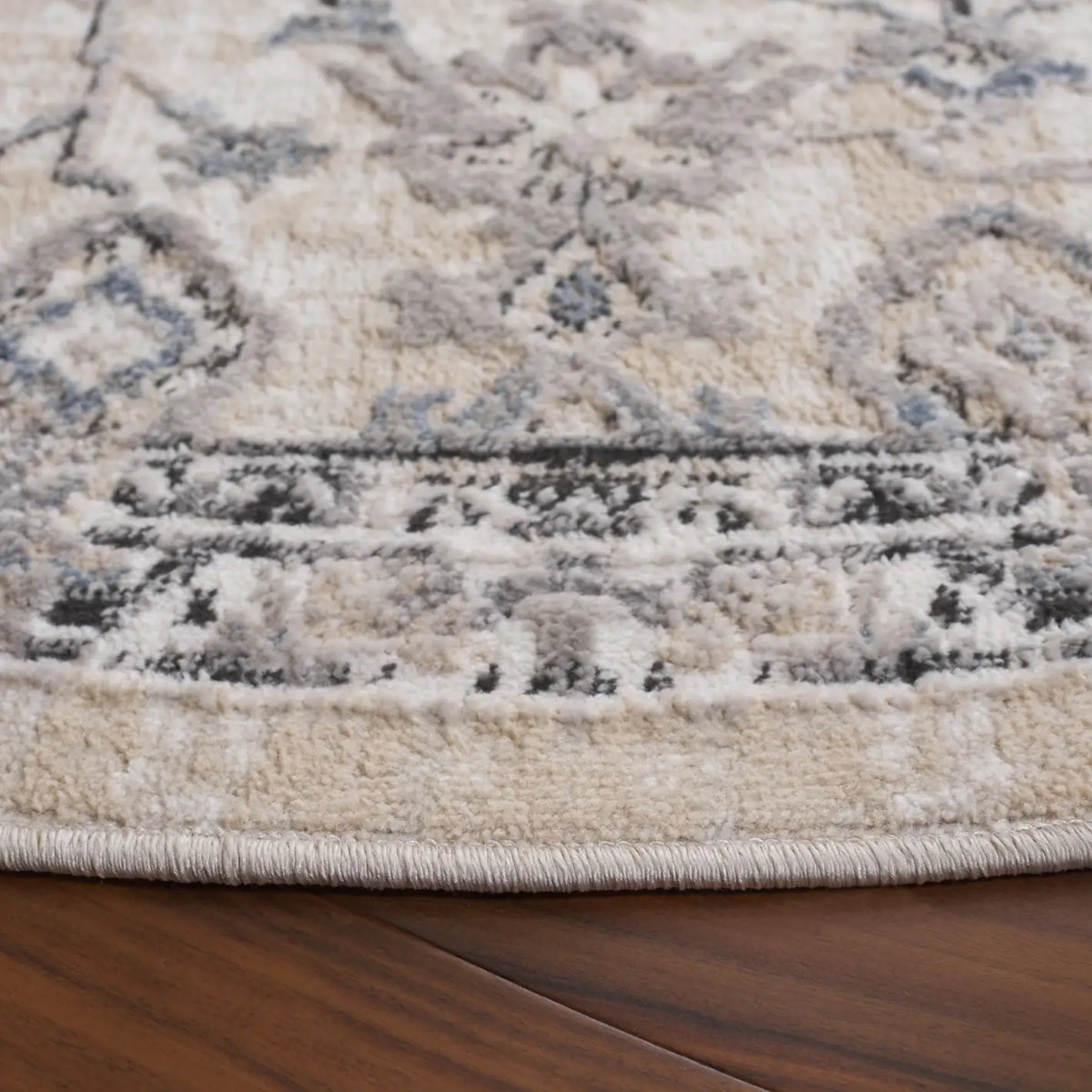 Safavieh Quincy 6'-7" x 6'-7" Rug in Ivory / Beige
