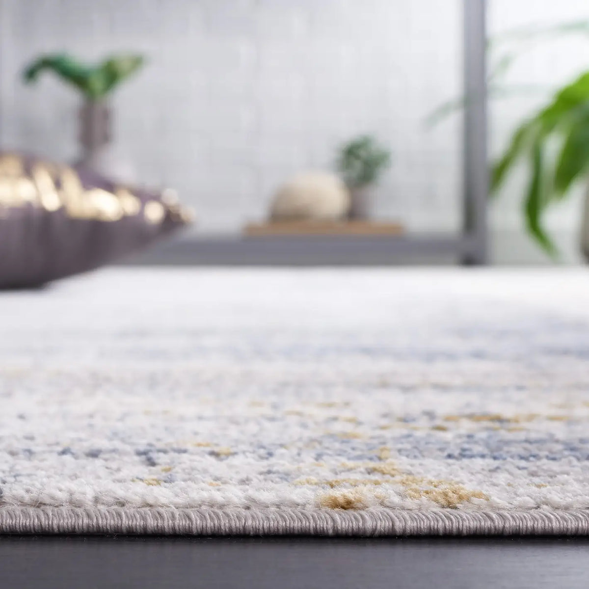 Safavieh Palma 4'-0" x 6'-0" Rug in Beige / Light Blue