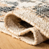 Safavieh Kilim 4'-0" x 6'-0" Rug in Ivory / Grey