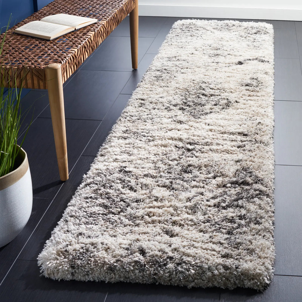 Safavieh Iceland Shag 2'-0" x 10'-0" Rug in Cream / Grey