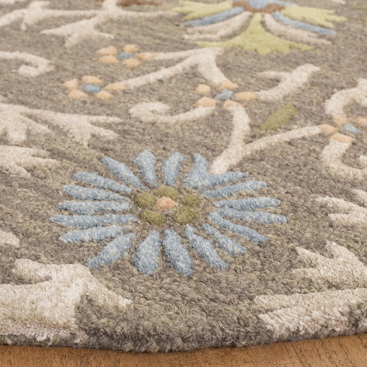 Safavieh Cambridge 6'-0" x 6'-0" Rug in Moss / Multi