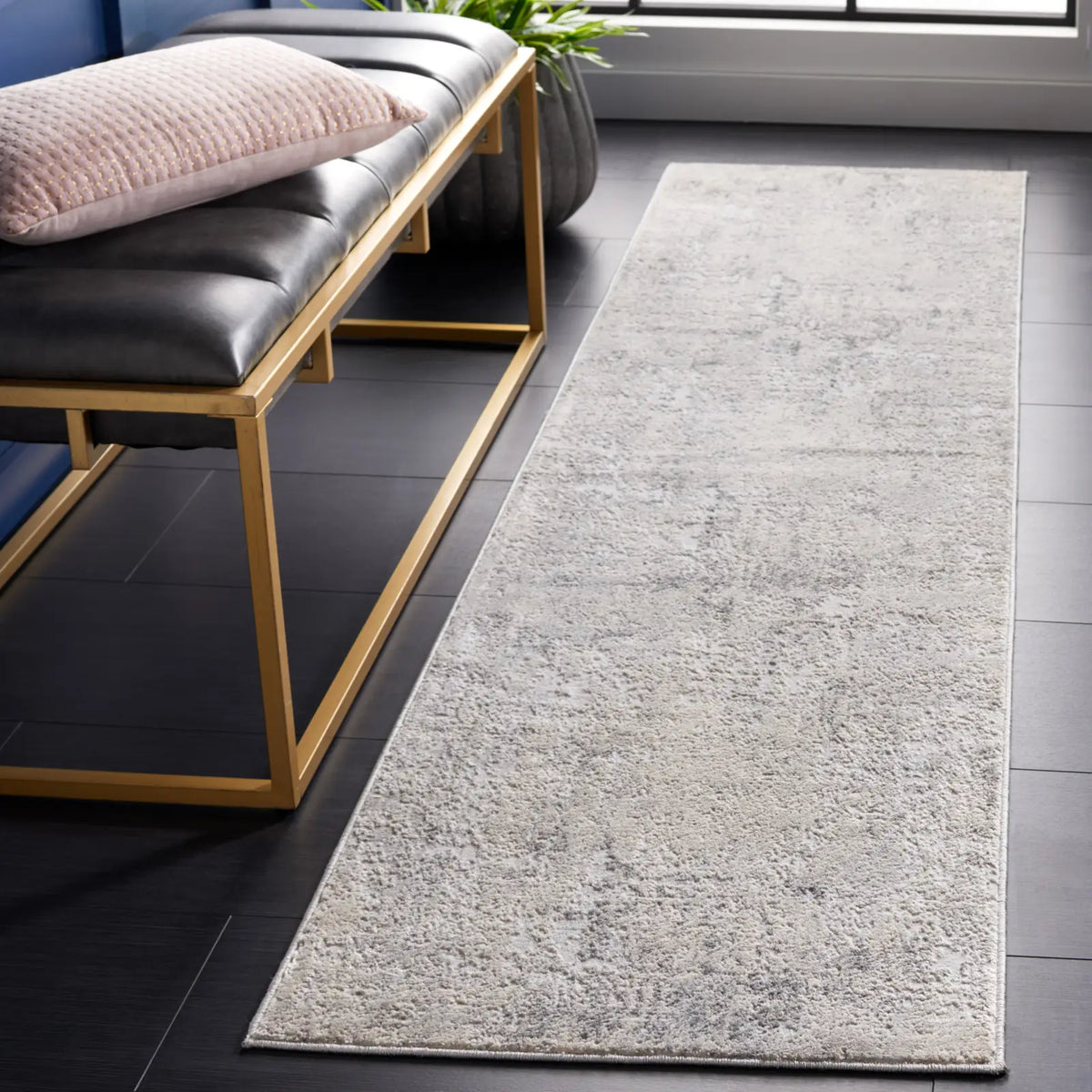 Safavieh Vogue 2'-0" x 8'-0" Rug in Grey / Light Grey
