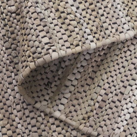 Safavieh Vintage Leather 4'-0" x 6'-0" Rug in Beige