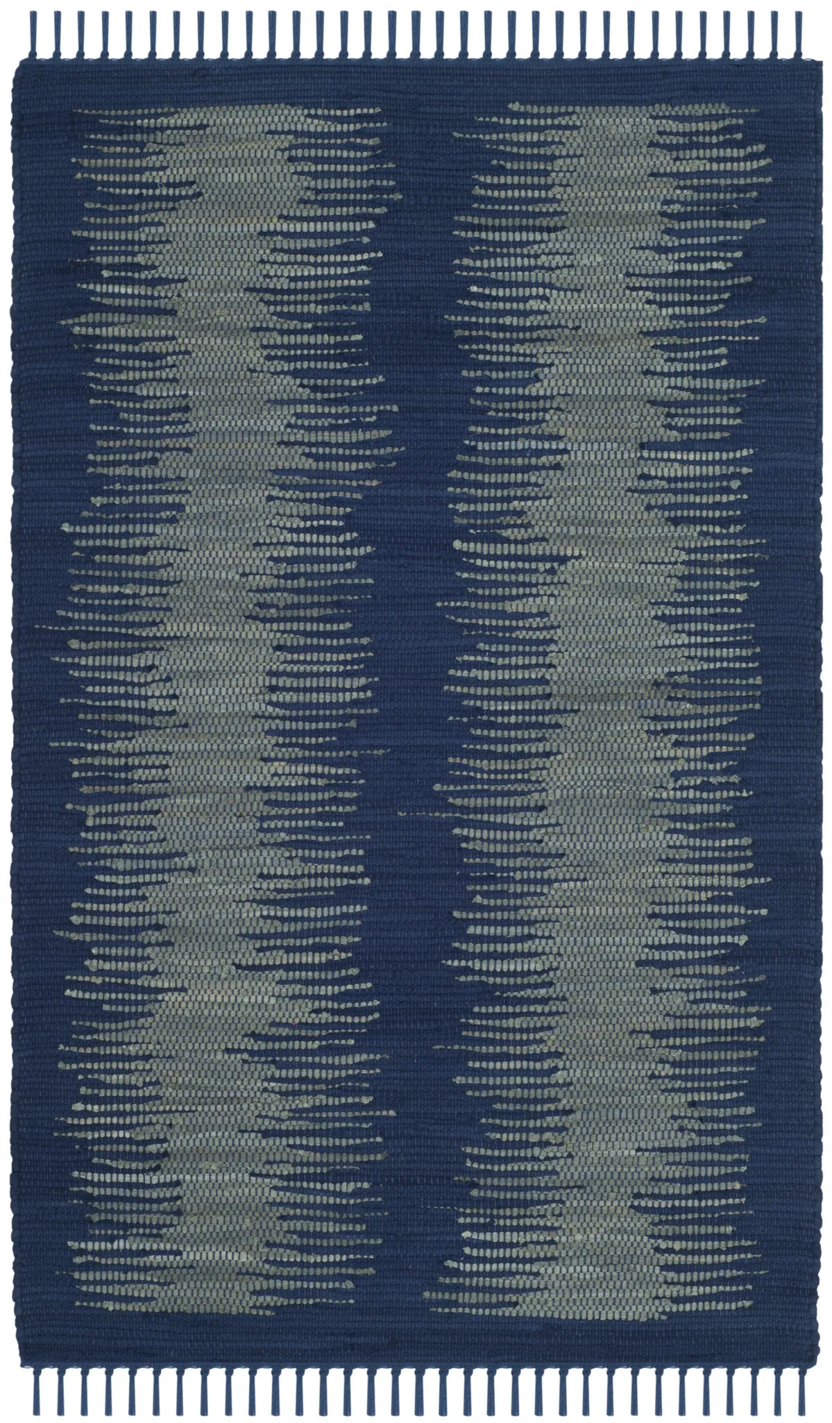 Safavieh Montauk 2'-6" x 4'-0" Rug in Navy