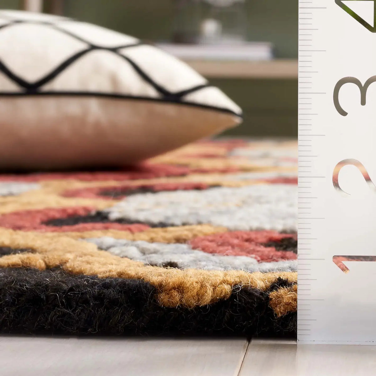 Safavieh Blossom 4'-0" x 6'-0" Rug in Charcoal / Red