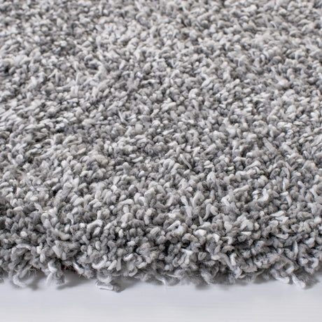 Safavieh Evolution Shag 500 6'-7" x 6'-7" Rug in Grey