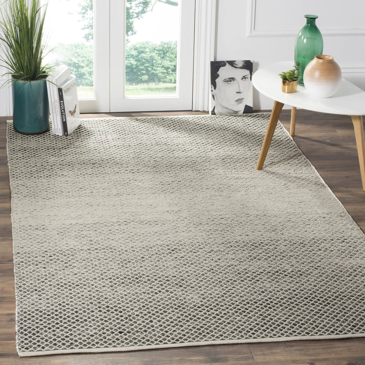 Safavieh Montauk 5'-0" x 8'-0" Rug in Black / Ivory