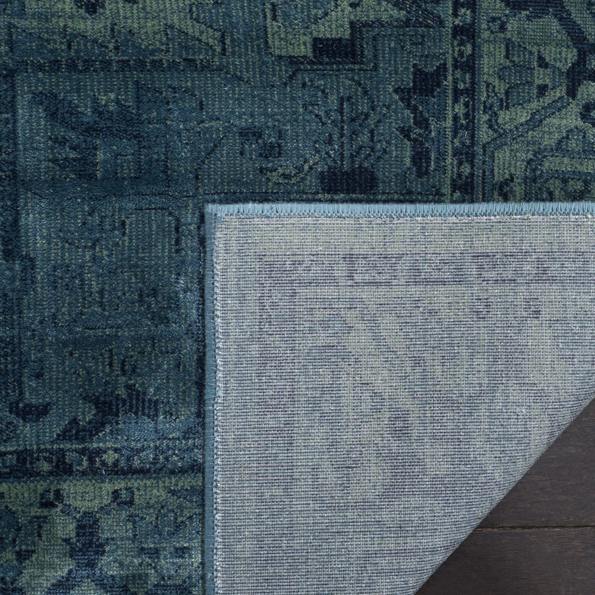Safavieh Vintage 5'-3" x 7'-6" Rug in Turquoise