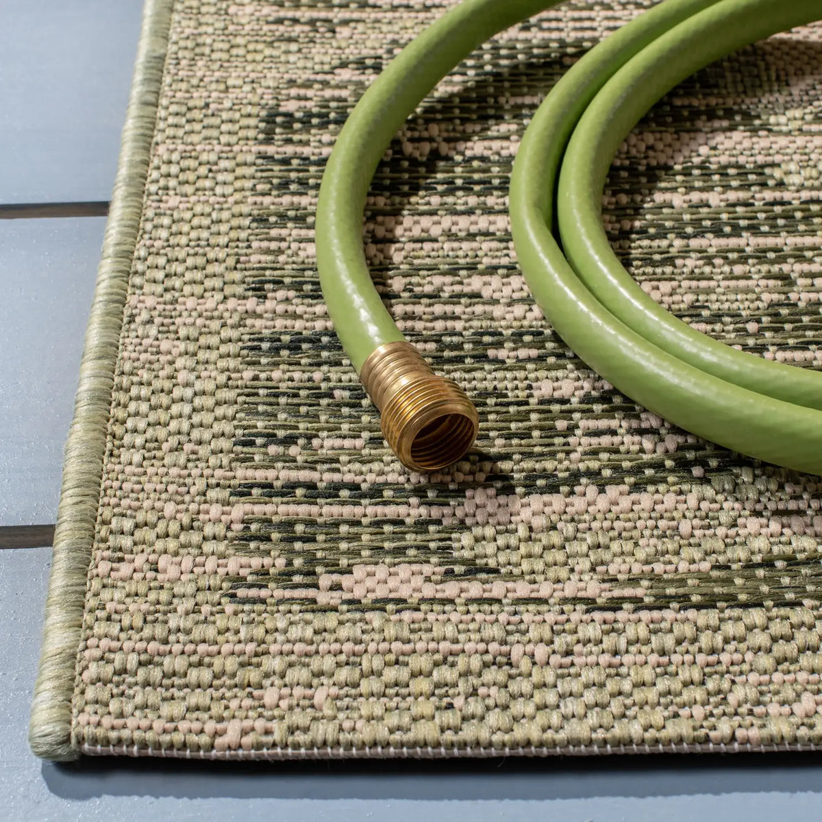 Safavieh Courtyard 4'-0" x 5'-7" Rug in Green / Beige