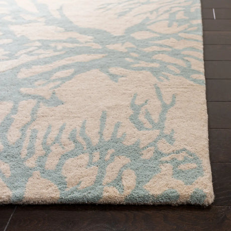Safavieh Bella 4'-0" x 6'-0" Rug in Beige / Blue