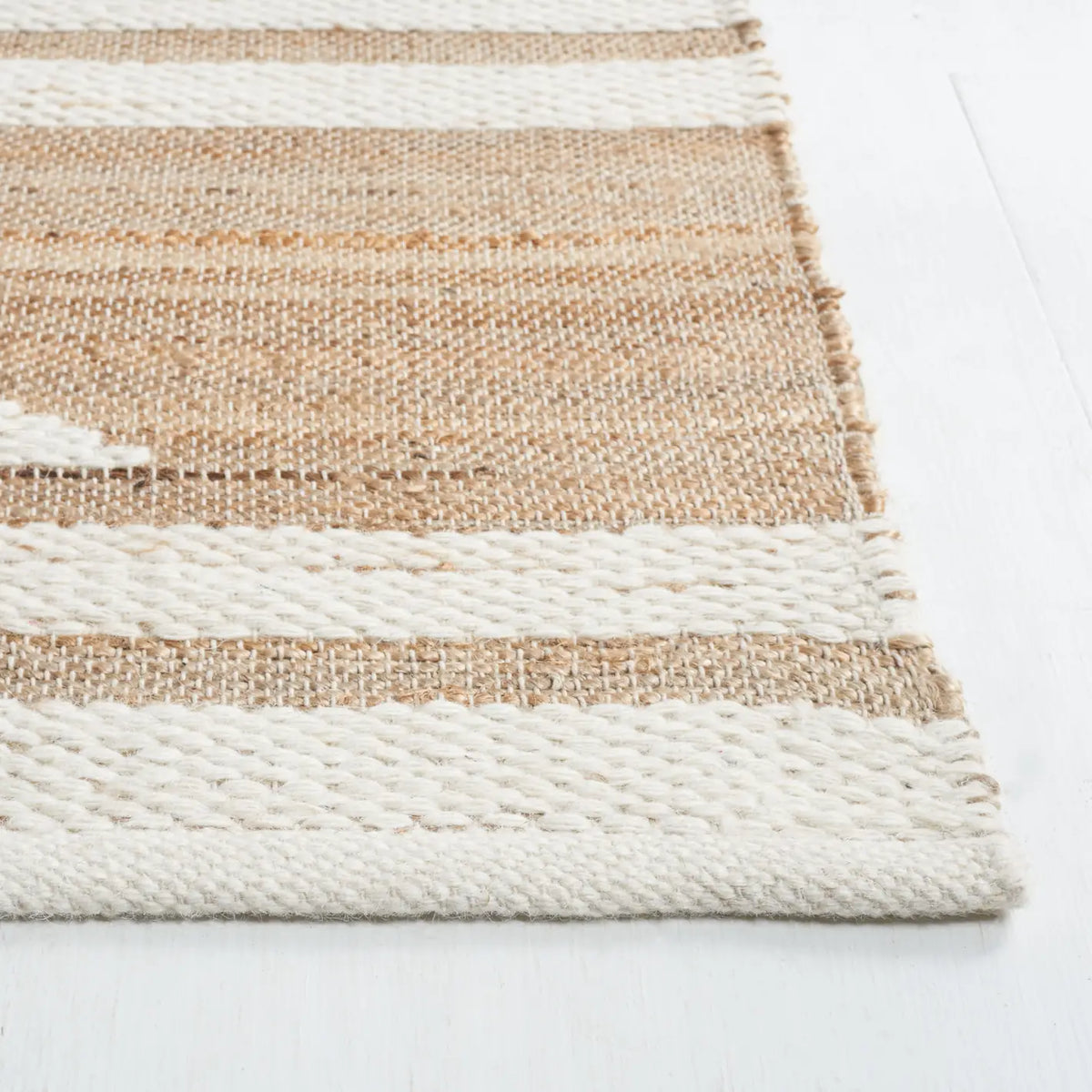 Safavieh Natural Fiber 4'-0" x 6'-0" Rug in Natural / Ivory