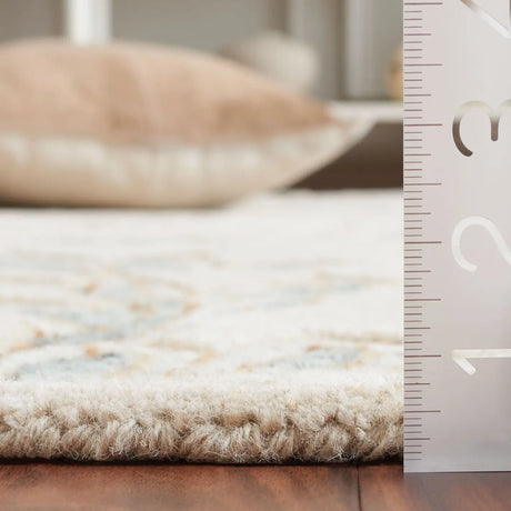 Safavieh Jardin 4'-0" x 6'-0" Rug in Beige / Grey