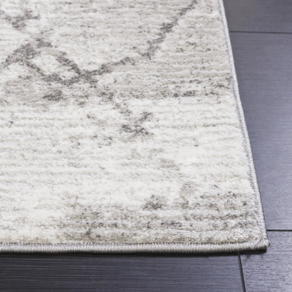 Safavieh Meadow 500 4'-0" x 6'-0" Rug in Grey / Dark Grey