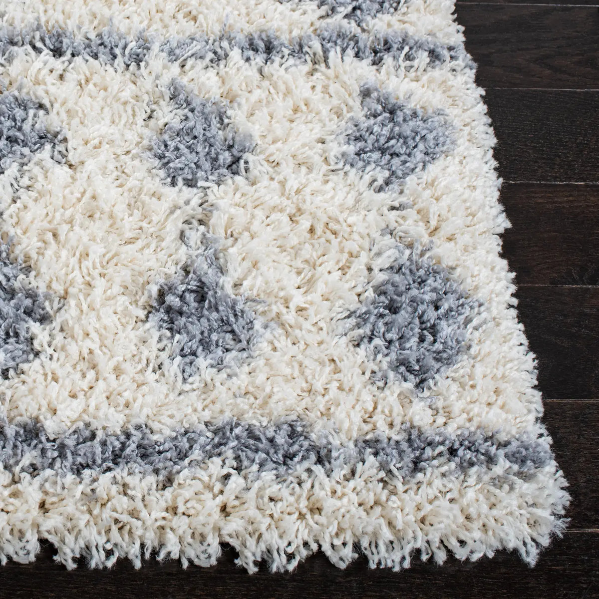 Safavieh Venus Shag 600 4'-0" x 6'-0" Rug in Ivory / Grey