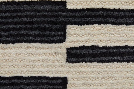 Feizy Maguire Mgr8901F Ivory/Black Rug.