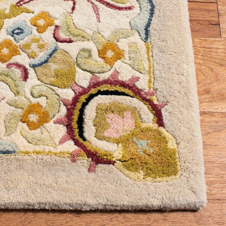 Safavieh Savonnerie 5'-0" x 8'-0" Rug in Sage / Beige