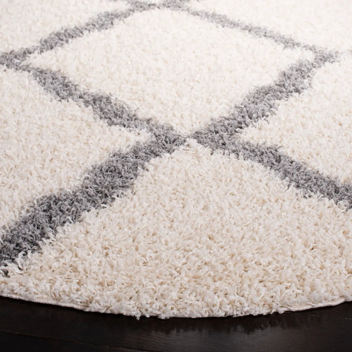 Safavieh Sgd-Dallas Shag 6'-0" x 6'-0" Rug in Ivory / Grey
