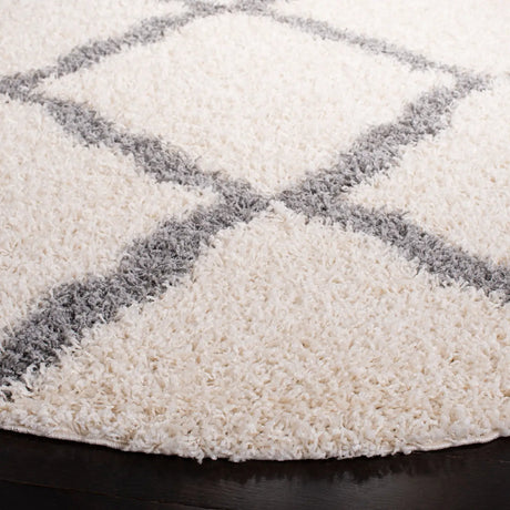 Safavieh Sgd-Dallas Shag 6'-0" x 6'-0" Rug in Ivory / Grey