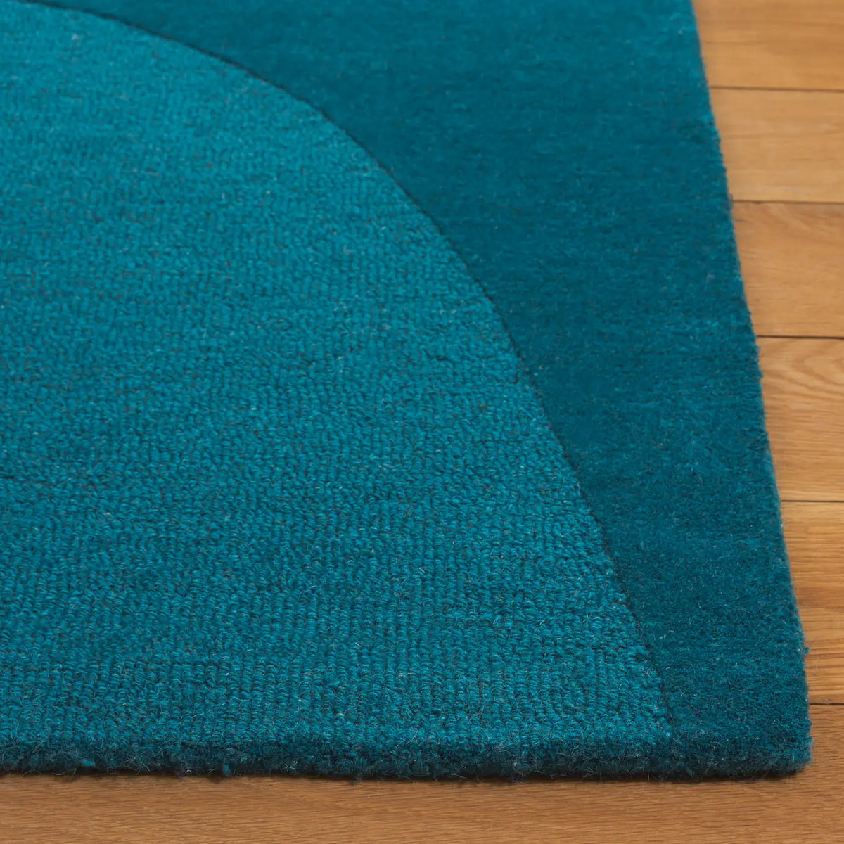Safavieh Fifth Avenue 4'-0" x 6'-0" Rug in Turquoise