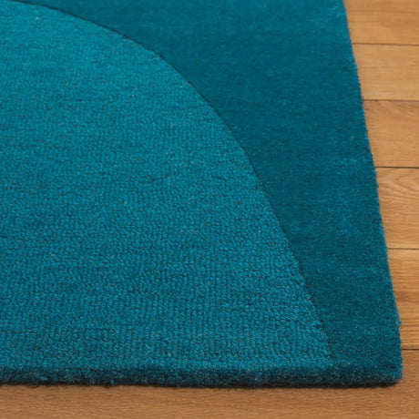 Safavieh Fifth Avenue 4'-0" x 6'-0" Rug in Turquoise