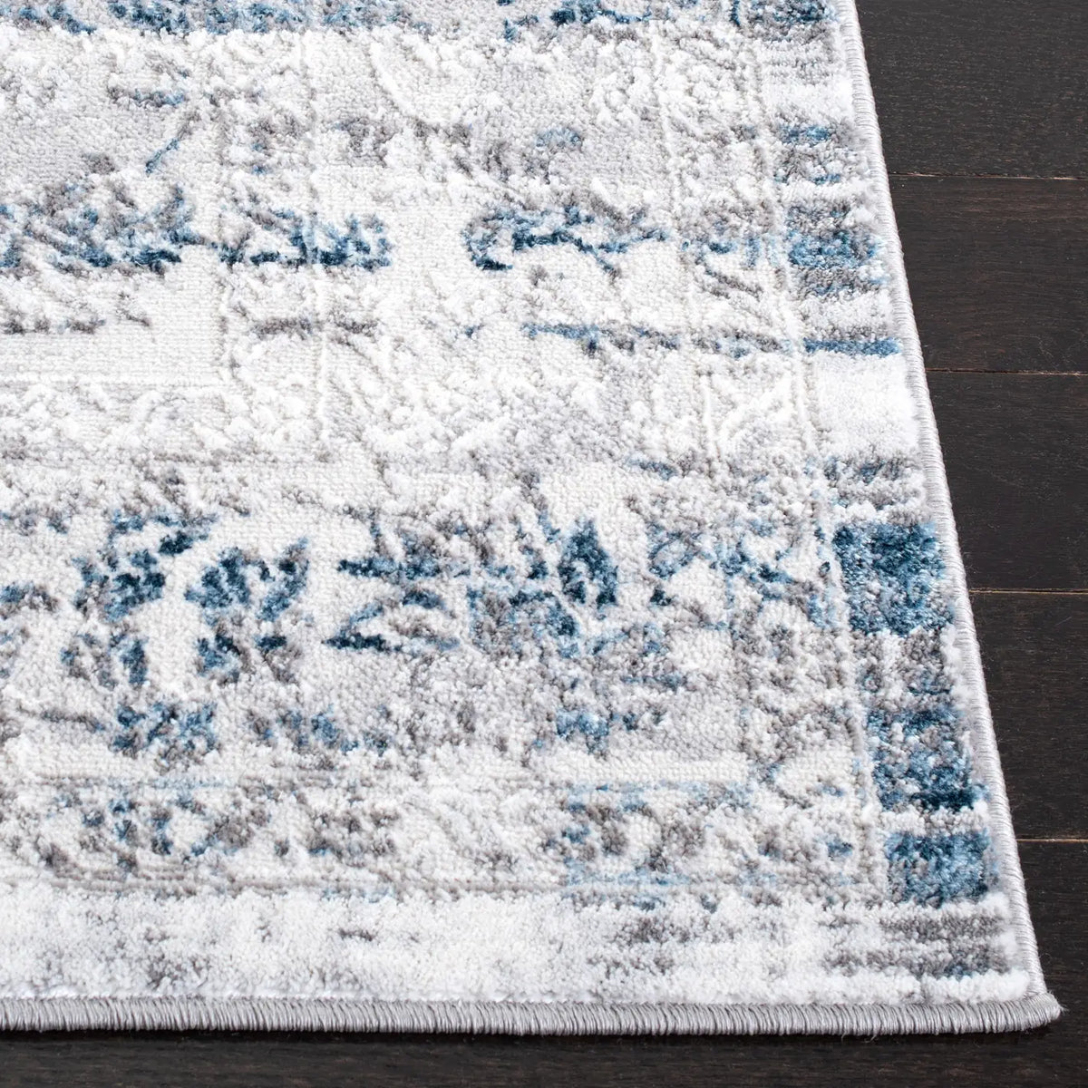 Safavieh Amelia 4'-5" x 6'-5" Rug in Grey / Blue
