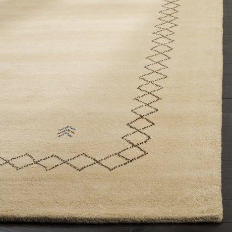 Safavieh Himalaya 4'-0" x 6'-0" Rug in Beige / Multi