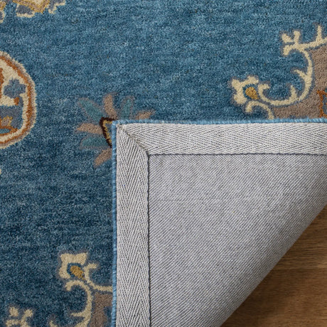 Safavieh Heritage 4'-0" x 6'-0" Rug in Blue / Beige