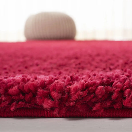 Safavieh August Shag 900 5'-3" x 7'-6" Rug in Red