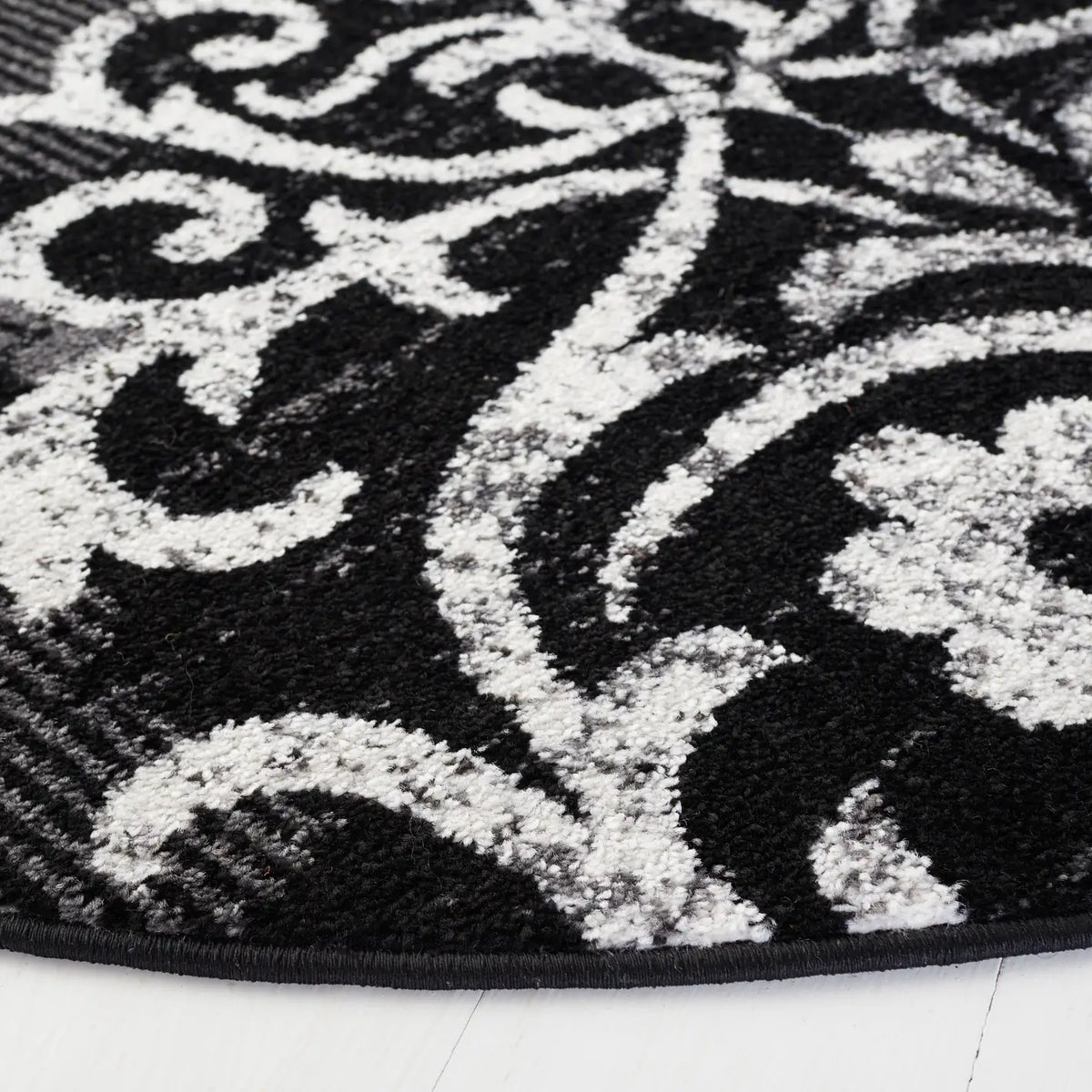 Safavieh Adirondack 6'-0" x 6'-0" Rug in Black / Silver
