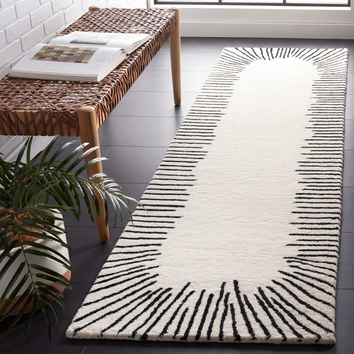 Safavieh Fifth Avenue 2'-3" x 11'-0" Rug in Ivory / Black