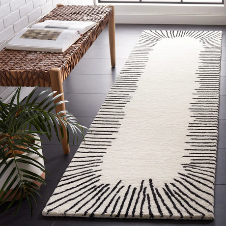 Safavieh Fifth Avenue 2'-3" x 11'-0" Rug in Ivory / Black