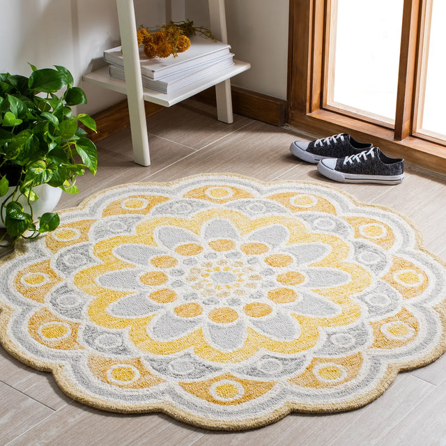 Safavieh Novelty 4'-0" x 4'-0" Rug in Grey / Gold