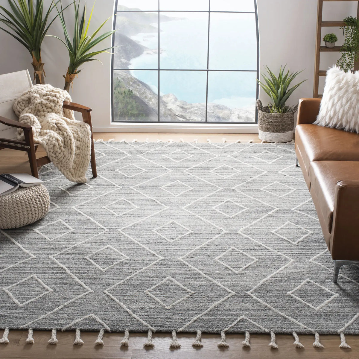 Safavieh Casablanca 8'-0" x 10'-0" Rug in Grey / Ivory
