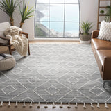 Safavieh Casablanca 8'-0" x 10'-0" Rug in Grey / Ivory