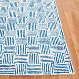Safavieh Micro-Loop 4'-0" x 6'-0" Rug in Navy / Ivory
