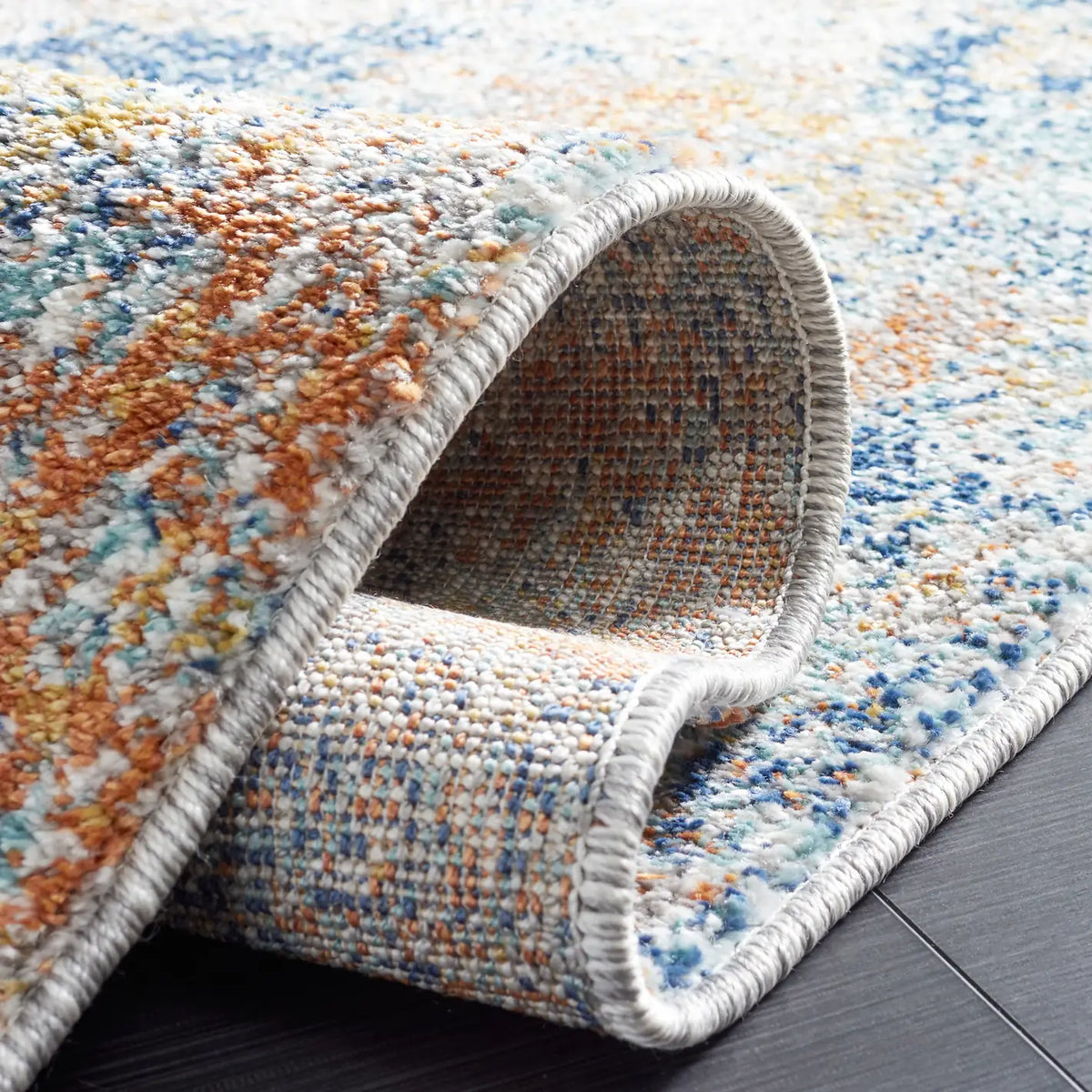 Safavieh Aston 4'-0" x 6'-0" Rug in Navy / Gold