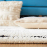 Safavieh Kenya 6'-0" x 9'-0" Rug in Ivory / Black