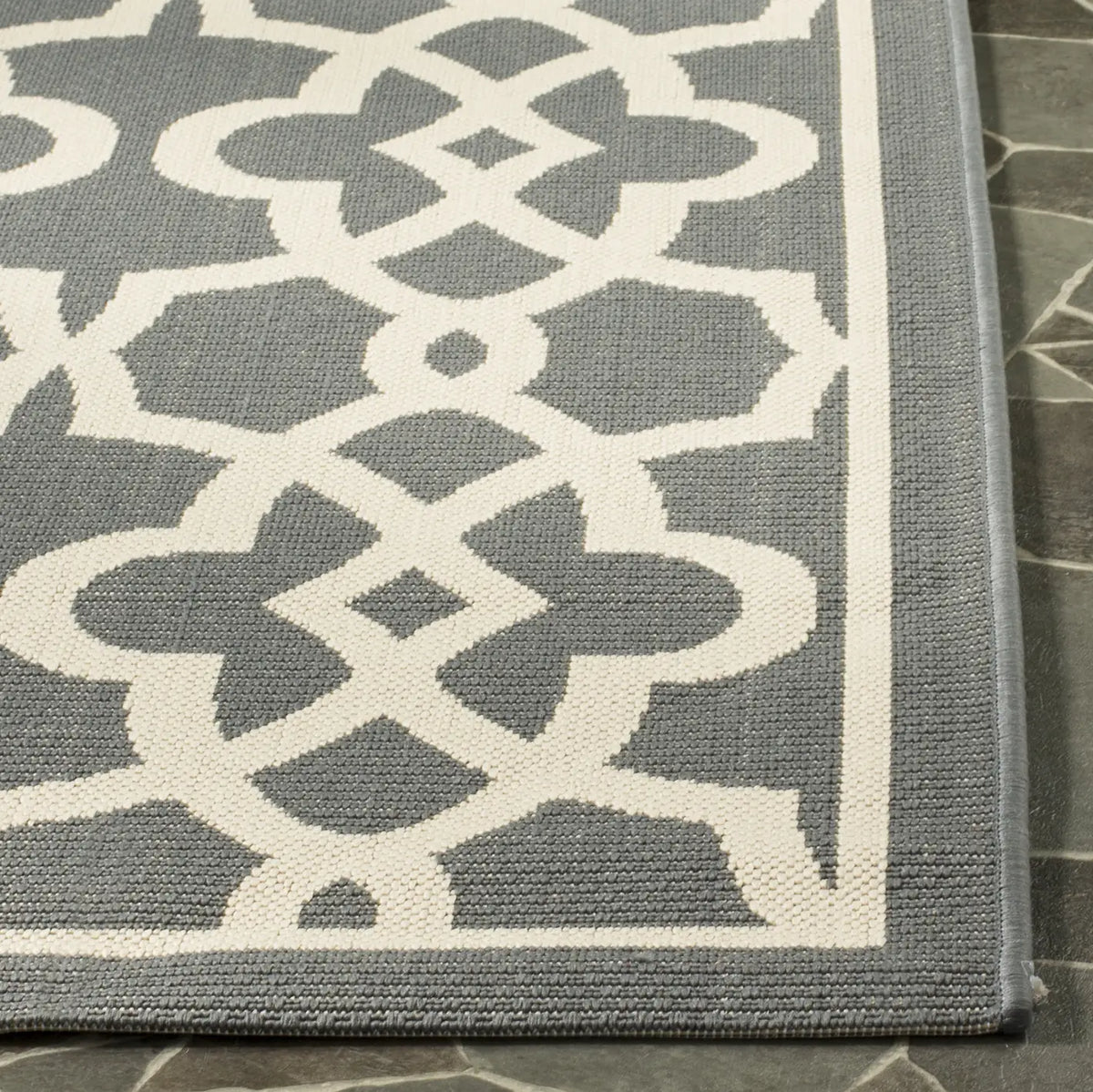 Safavieh Courtyard 5'-3" x 7'-7" Rug in Grey / Beige