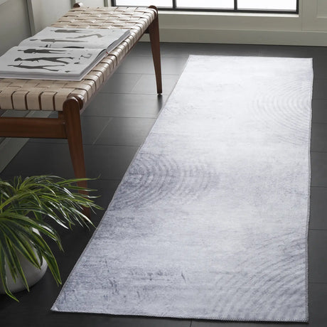 Safavieh Malibu 2'-6" x 8'-0" Rug in Grey