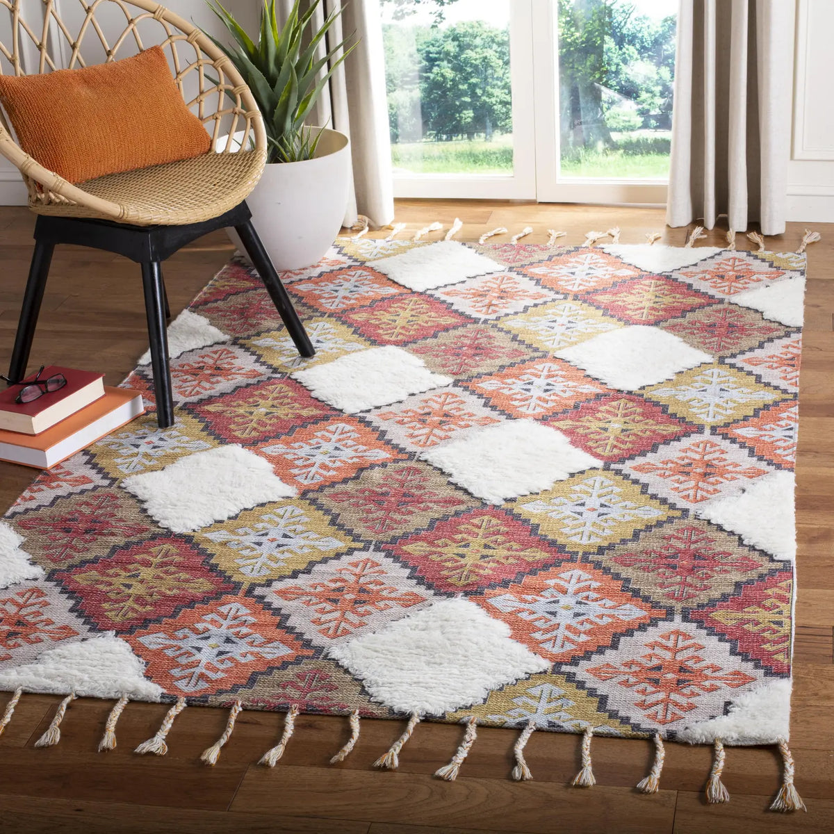Safavieh Saffron 4'-0" x 6'-0" Rug in Rust / Ivory