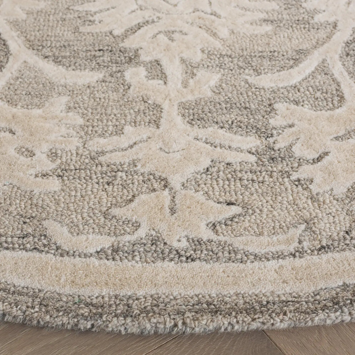 Safavieh Ebony 6'-0" x 6'-0" Rug in Silver / Ivory