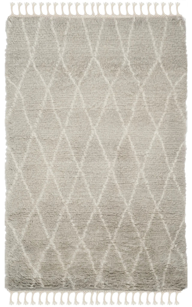 Safavieh Casablanca 4'-0" x 6'-0" Rug in Grey / Ivory