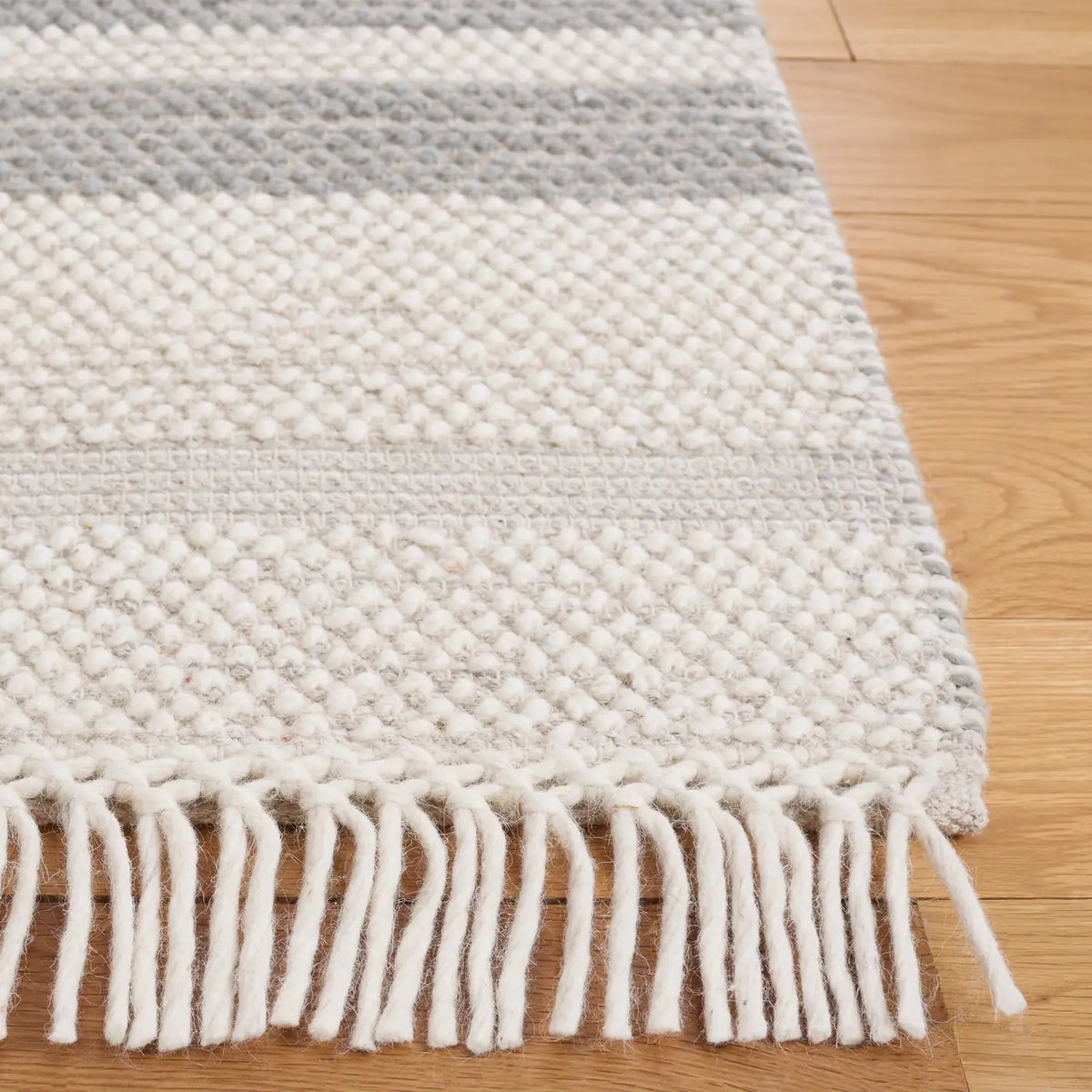 Safavieh Natura 4'-0" x 6'-0" Rug in Ivory / Grey
