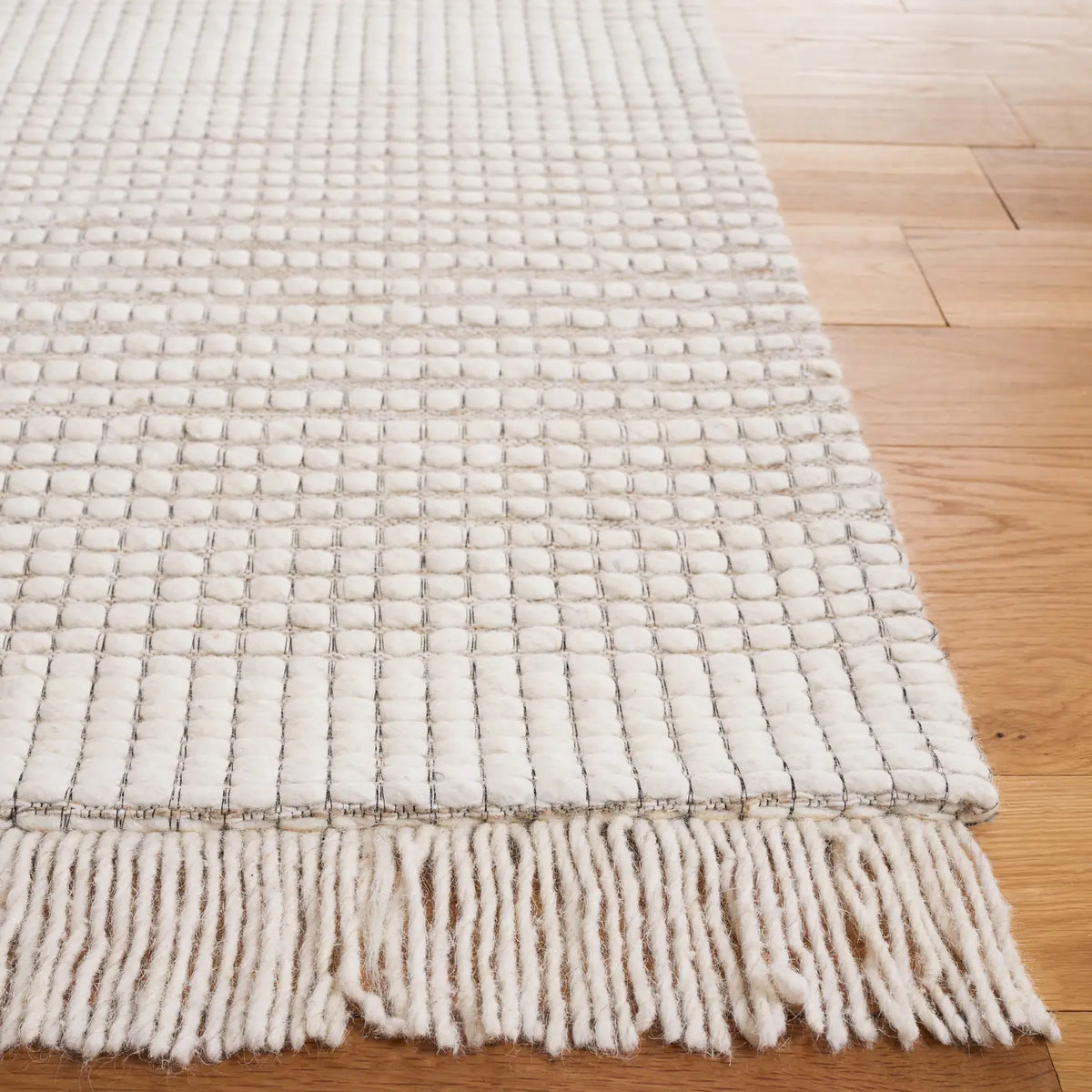 Safavieh Marbella 4'-0" x 6'-0" Rug in Ivory / Beige