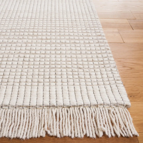 Safavieh Marbella 4'-0" x 6'-0" Rug in Ivory / Beige