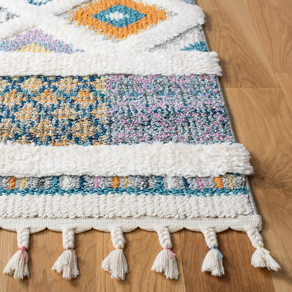 Safavieh Moroccan Fringe Shag 4'-0" x 6'-0" Rug in Ivory / Navy
