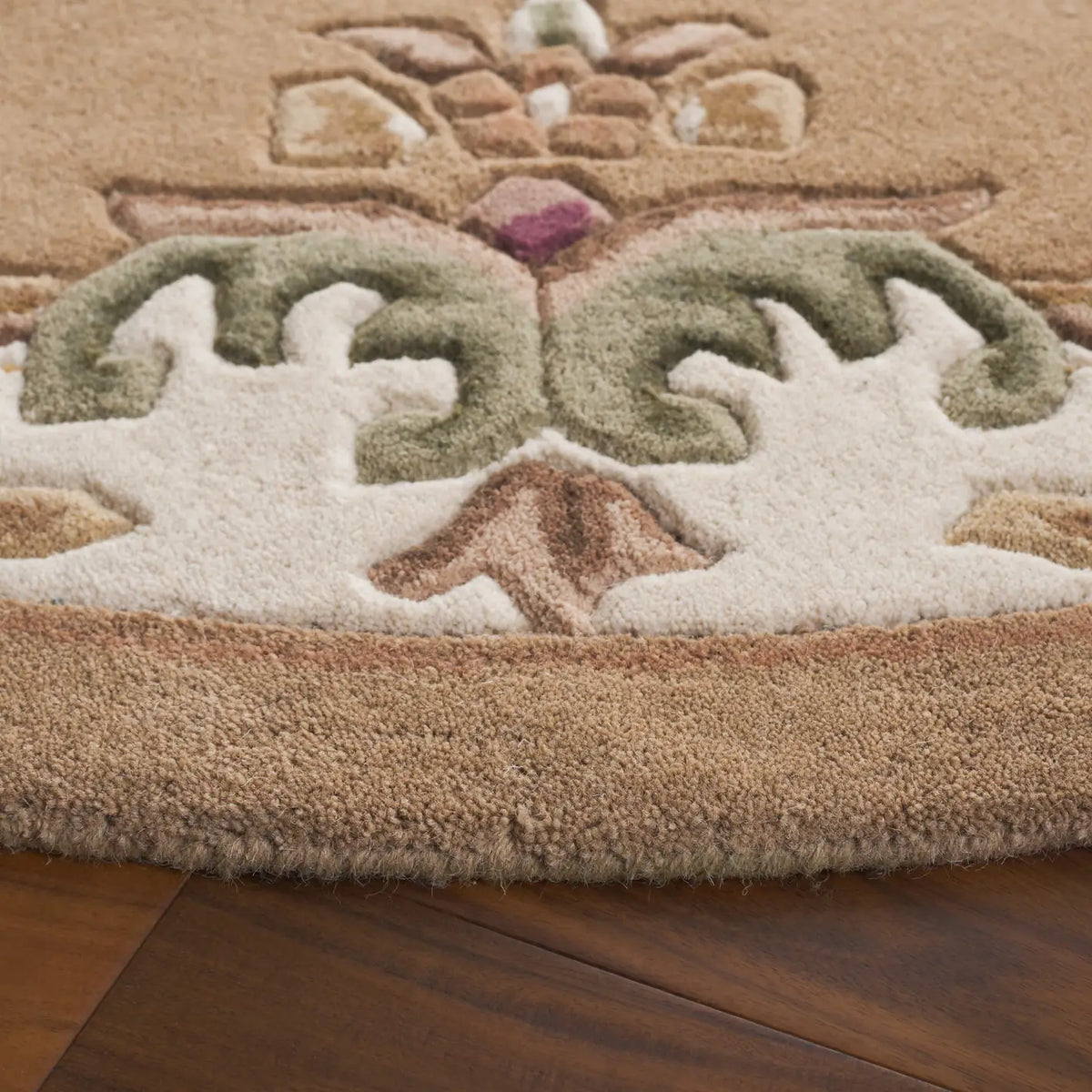 Safavieh Aubusson 6'-0" x 6'-0" Rug in Beige / Ivory